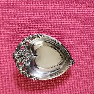 Vintage Wallace Silver Plated Heart Candy Nut Trinket Dish EUC🎁